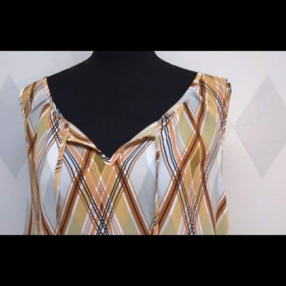 Charming Charlie lightweight sleeveless plaid top - Picture 4 of 10